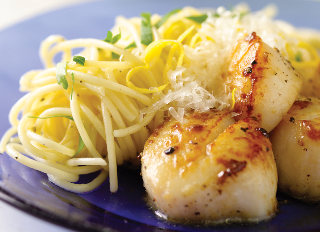 Lemon and Garlic Pasta With Pan-Seared Scallops